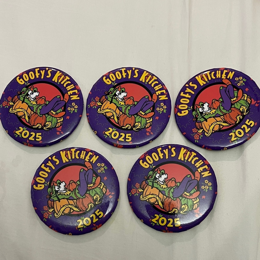 Goofy's Kitchen 2025 Party Plates - Purple